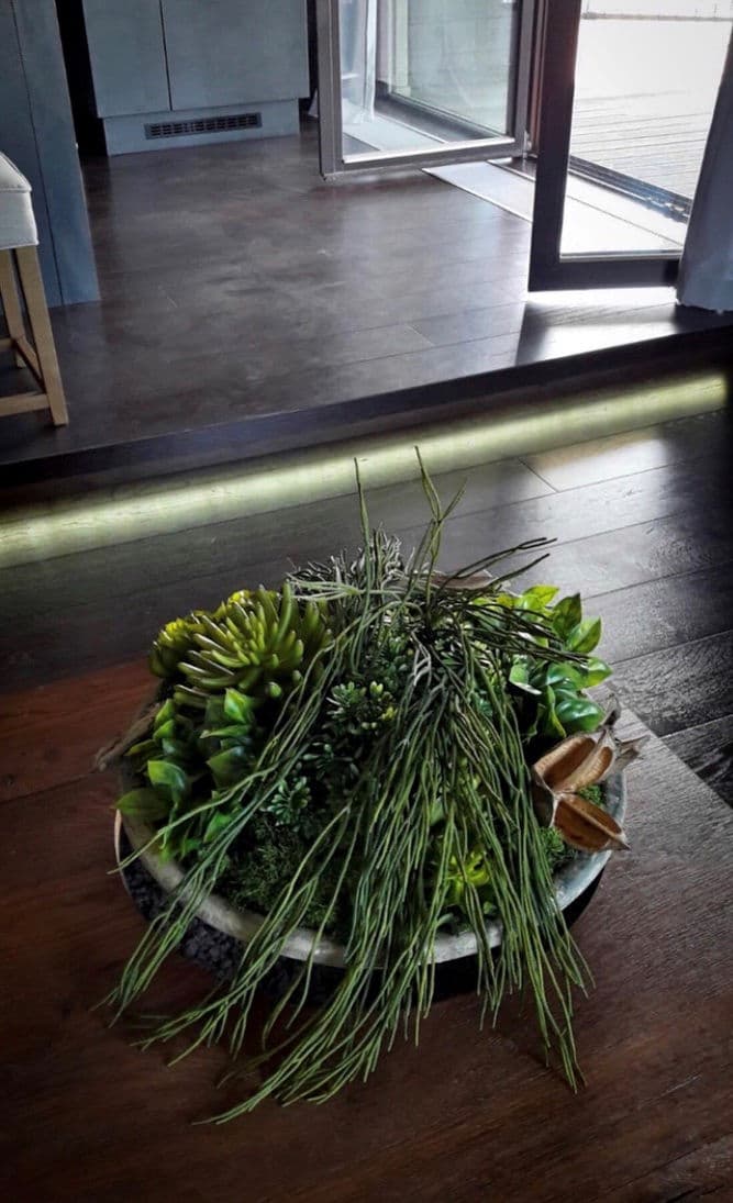 Interior floral arrangement 4
